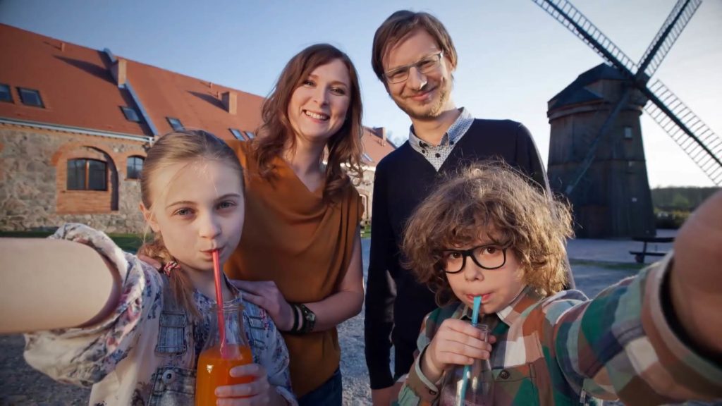 Screenshotter--2015spotTVDniOtwarteFunduszyEuropejskichfromFilmpointonVimeo-0’25”