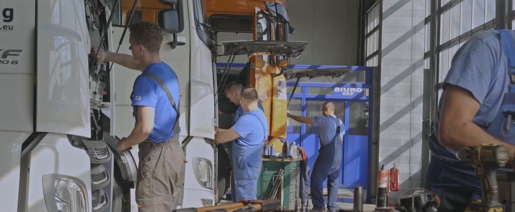 Screenshotter--2017filmwizerunkowyESATrucksfromFilmpointonVimeo-1’39”