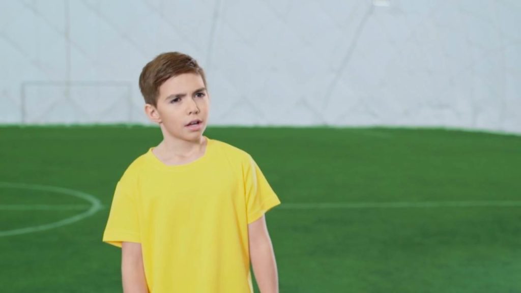 Screenshotter--2017spotwebBadzkumplemniedokuczajfromFilmpointonVimeo-0’07” (1)