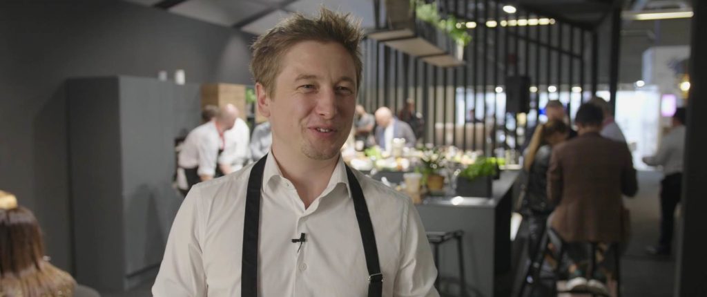 Screenshotter--2018relacjaRejsonVimeo-0’34”