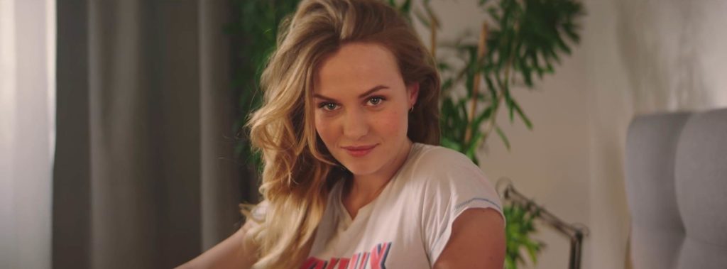 Screenshotter--IneaInternetspotTVfromFilmpointonVimeo-0’18”